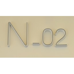 Lettera scatolata a led con bordo smusato in acrilico da 25mm vernicata laterale illuminazione frontale  n2